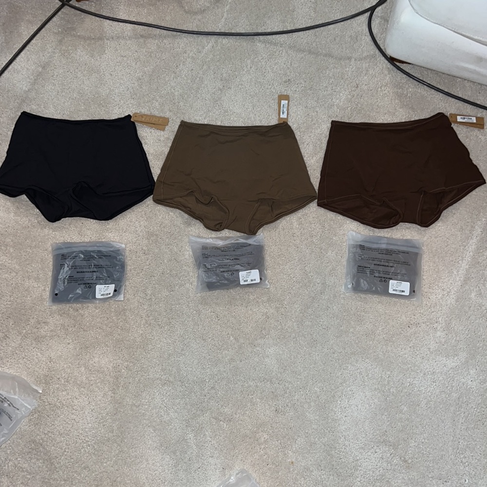 Skims fits everybody boyshort 2 oxide 2 onyx 2coco